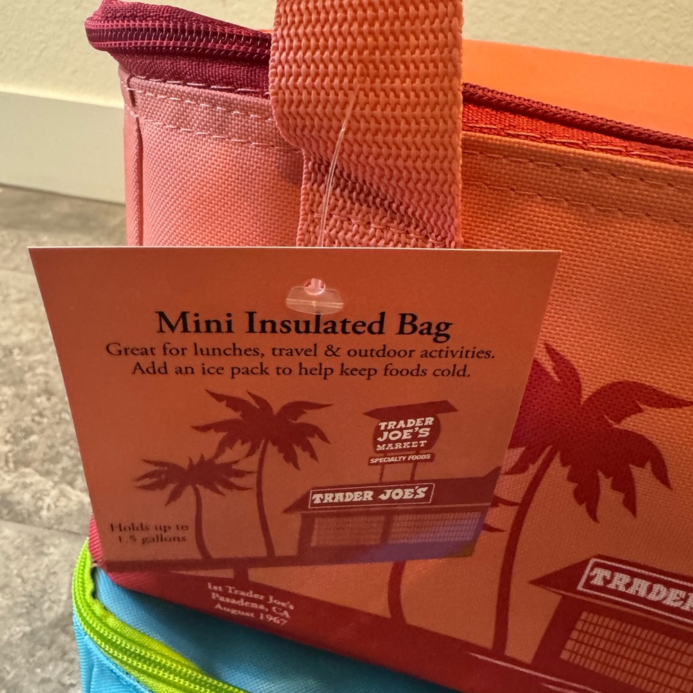 TRADER JOES LIMITED EDITION MINI INSULATED BAGS PEACH SEA BLUE SET OF 2 NWT - Picture 3 of 4